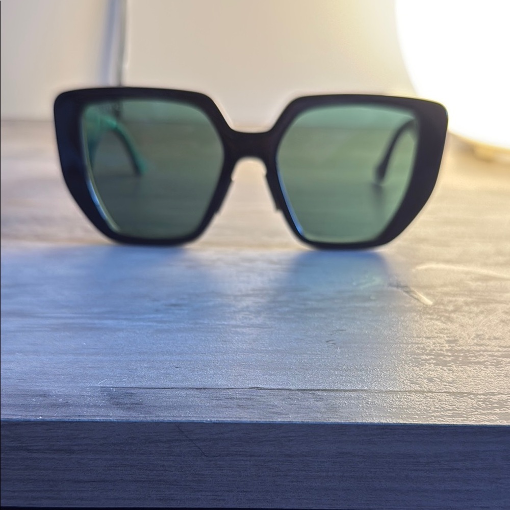 Gucci Sunglasses - Picture 4 of 8